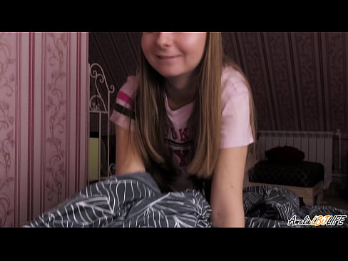 ❤️ બ્લોન્ડી તેના BFF ને ઊંડાણપૂર્વક ચૂસે છે અને તેના મોંમાં કમ મેળવે છે ☑  સેક્સ